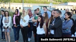 Studenti iz Hrvatske, Srbije, Makedonije i Bosne i Hercegovine prilikom posjete Memorijalnom centru Potočari