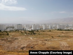 აშხაბადის გარეუბანი.