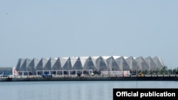 Novoizgrađena zgrada za Eurosong i čiju je izgradnju navodno bila umiješana i porodica Alijeva, maj 2012.