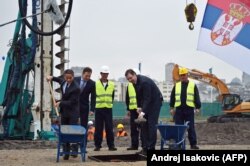 Aleksandar Vučić i Mohamed Alabbar obeležavaju početak gradnje 'Beograda na vodi', 2015.