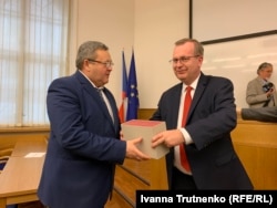 Степан Запорожан, проректор ТНМУ (зліва) та Томаш Зіма, ректор Карлового університету (праворуч)