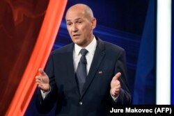 'Predsjedništvo SFRJ je tokom godine kada sam ja predsjedavao, imalo dva sastanka sa Predsjedništvom Slovenije zbog toga što su hapšenje i proces Janši (na fotografiji) do te mjere ispolitizirali i javno eksploatisali za stvaranje neraspoloženja prema Federaciji, Jugoslaviji, a za jačanje separatističkih težnji sa krilaticom da bi "Sloveniji bilo bolje van Jugoslavije nego u njoj".