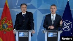 Filip Vujanović i Jens Stoltenberg na konferenciji prilikom ceremonije, Bruxelles, 7. juni 2017.