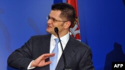 Drugi nezvanični kandidat opozicije Vuk Jeremić valjda još „razgovara s umnim ljudima“, pa se ne zna šta je odlučio: Pančić