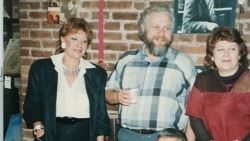 Довлатов любил исключительно несчастных. 