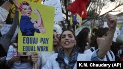 Pakistanski studenti na protestima povodom Međunarodnog dana žena u Lahoreu, 8. mart 2018. (AP Photo/K.M. Chaudary)