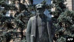 ლენინის ძეგლი გაგაუზიის მთავრობის სახლთან, 2014 წელი