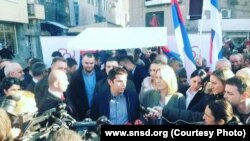 Mladi SNSD-ovci dijele "pasoše RS-a", Banjaluka