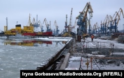 Морський порт Маріуполя, архівне фото