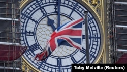 დიდი ბრიტანეთის დროშა ლონდონში, ბიგ-ბენის ფონზე