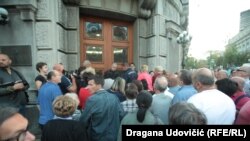 Građaju čekaju da ih Vučić primi, Beograd