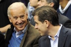 Joe Biden (lijevo) i njegov sin Hunter Biden u Washingtonu, januar, 2010.