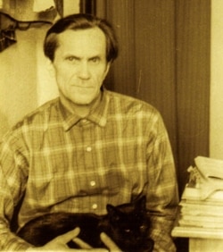 Варлам Шаламов с кошкой Мухой