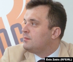 Zlatko Vujović: Crna Gora klizi ka tome da postane disfunkcionalna zemlja koja je u takvu poziciju gurnuta od strane zvaničnoga Beograda. To je veoma tmurna i mračna slika Crne Gore koja može voditi mračnim scenarijima. Ne vjerujem da će biti ugrožena crnogorska nezavisnost, ali nije isto da li živite u građanskoj ili u propaloj državi.