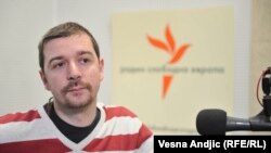 „Bizarna je situacija da imamo toliko informacija o tako bitnoj stvari, a da niko iz vlasti ne oseća potrebu da izađe u javnost": Dojčinović