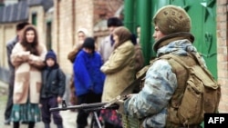 Российский солдат в Чечне, 2000 г. Иллюстративная фотография