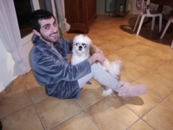 ნიკა სანდღინას სახლში, გუსთან ერთად. ოში, საფრანგეთი, 2018 წელი.