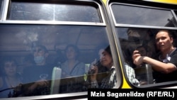 ერთ-ერთი ყვითელი ავტობუსი, რომელშიც აქციის მონაწილეები აღმოჩნდნენ