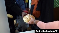 Goran Nikolić naglašava da su građanima dohoci realno niži nego što su bili pre deset godina kada je izbila svetska ekonomska kriza.