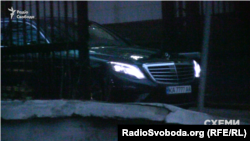 Автівка, якою користується депутат Ігор Котвіцький, виїжджає від МВС