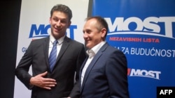 Božo Petrov iz Mosta i Drago Prgomet iz HDZ-a u vrijeme koaliranja