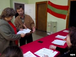 Referendum o nezavisnosti Pridnjestrovlja ili njegovom pridruživanju Rusiji, glasačko mesto u Tiraspolju, 17. septembra 2006.