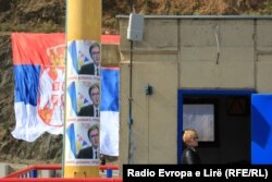 Tokom Vučićeve posete Gazivode su, kao i celi sever Kosova, okićene zastavama Srbije i plakatima sa Vučićevim likom