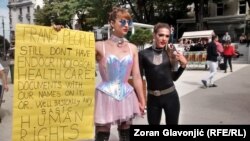 Problemi trans osoba: Sonja Sajzor (levo)