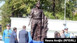 Otkrivanje spomenika majoru Milanu Tepiću