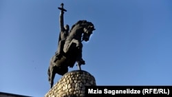 Памятник царю Грузии Ираклию II в городе Телави