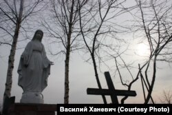 ღვთისმშობლის ქანდაკება. ბელოსტოკი. ტომსკის ოლქი. 2018 წელი