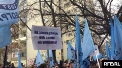 Detalj sa protesta sindikata policije u Novom Sadu