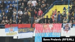 Različite zastave srpskih navijača