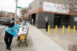 Više od 70.000 ljudi umrlo je u SAD od oboljenja COVDI-19, najviše od svih zemalja na svetu (fotografija: Njujork, april 2020)