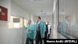 Visoko rizična poseta Vučića delu Instituta za majku i dete u kojem važi rigorozna kontrola