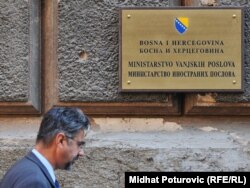 MVP BiH je zatražio sastanak "kako bi pojasnili situaciju" (na fotografji: ploča ispred ulaza u zgradu MVP-a BiH u Sarajevu, oktobar 2011.)