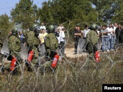 Srbi i Kfor na Jarinju, septembar 2011