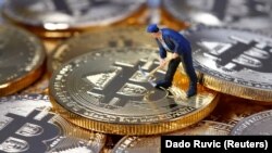 Ovo je godina bitcoina, tvrde oni koji zagovaraju ovaj vid plaćanja