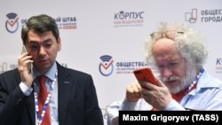 Григорий Мельконьянц и главный редактор радиостанции "Эхо Москвы" Алексей Венедиктов в штабе по контролю и наблюдению за выборами депутатов Мосгордумы в 2019 году