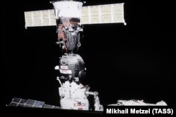 26 августа 2019 года: ручная стыковка корабля "Союз МС-13" с модулем "Поиск". Эту стыковку пришлось осуществить, чтобы освободить модуль "Звезда" для пристыковки корабля "Союз МС-14" с роботом "Федором" на борту