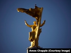 ნიაზოვის ოქროს ქანდაკება მზის მიმართულებით აღარ ბრუნავს.