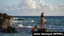 Дети на пляже под Балаклавой. Архивное фото