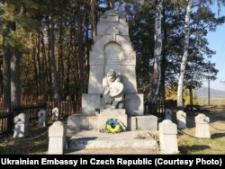 Українські могили в Чехії. Автор пам’ятника Михайло Бринський