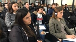 Mladi u Lipljanu tokom prezentacije rada Specijalnog suda za ratne zločine