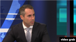 Колишній посол США при ОБСЄ Деніел Бер у студії Радіо Свобода в Празі (архівне фото)