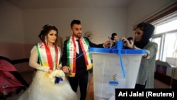 Glasanje na referendumu u gradu Duhoku