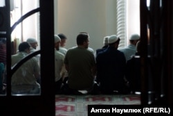 Верующие в бахчисарайской мечети