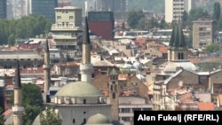 “Pojedinci koji ne pripadaju ni jednoj od tri glavne etničke/religijske skupine i dalje ne mogu biti na pozicijama u vladama i parlamentima”, podsjeća se u izvještaju