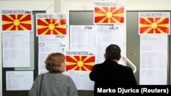 "Makedonski premijer namerno nije predložio donošenje odluke na referendumu jer niko ne zna koliko zemlja ima stanovnika", ističe Kuper