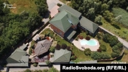 Маєток у селі Забір’я під Києвом, який екс-генпрокурор Віктор Шокін подарував своїй малолітній донці Вероніці-Анастасії Гриневич